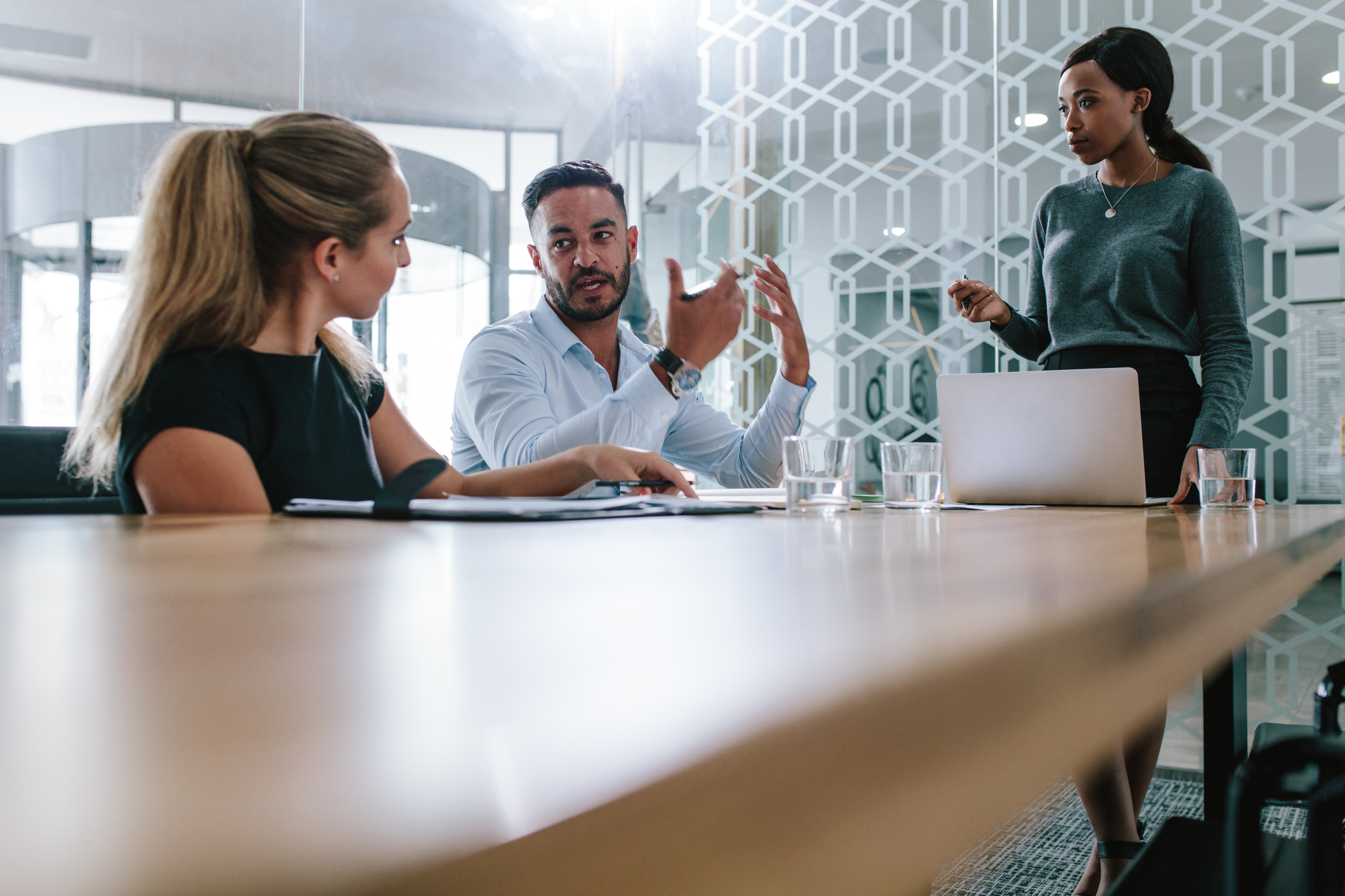 Separating couple receive joint advice from one advisor in an office